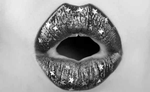 Dichtbij Lip Make Lippenstift Lipgloss Schoonheidsmodel Vrouwelijke Cosmetica — Stockfoto