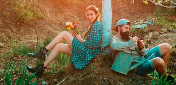 Funny Gardener Couple Holding Garden Tools Spring Nature Background Teamwork — Stockfoto
