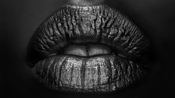 Gold Lips Golden Lipgloss Sexy Lips Metallic Mouth Beauty Woman — Fotografia de Stock