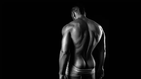 肌肉男性感的挑衅性时尚肖像画年轻性感裸男 男性化的臀部 强壮的后背有运动身体的男人 — 图库照片