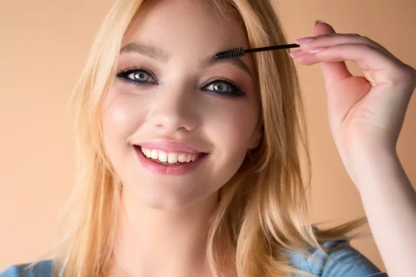 Woman Comb Eyebrows Eyebrow Brush Care Brows Eyebrows Lamination Brow —  Fotos de Stock