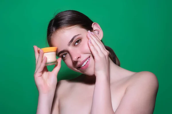 Skin Care Woman Applying Face Cream Studio Portrait Beautiful Model — Stockfoto