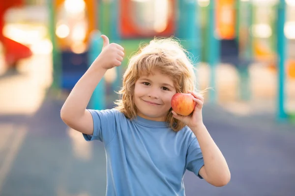 Frischer Reifer Apfel Für Kinder Glücklicher Teenager Mit Apfel Foto — Stockfoto