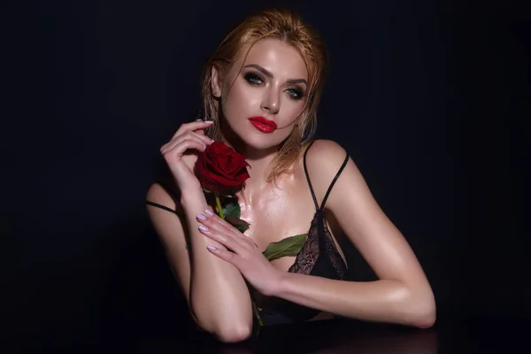 Uma Mulher Sonhar Retrato Moda Jovem Senhora Bonita Com Flores — Fotografia de Stock