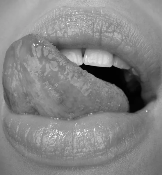 Língua Sexy Close Lábio Natural Perfeito Boca Feminina Com Língua — Fotografia de Stock
