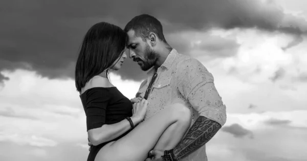 Sensual Woman Raising Her Leg Brutal Man Dramatic Gray Background — ストック写真