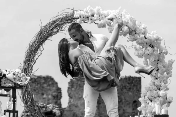 Feliz Casamento Noivo Beijo Recém Casado Livre Mulher Homem Sorriem — Fotografia de Stock