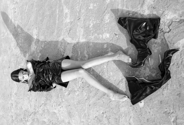 Belle Fille Vêtements Élégants Magnifique Femme Habillée Vêtements Noirs Bottes — Photo