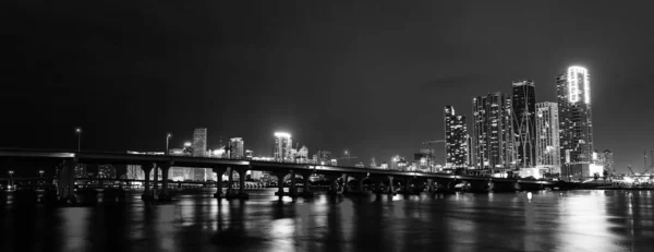 Miami Éjszaka Belvárosban Miami Florida Naplemente Panoráma Színes Megvilágított Üzleti — Stock Fotó