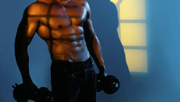 筋肉の男 筋肉の胴 6パック腹筋の筋肉を持つバナーテンプレート 筋肉質とセクシー胴部の若いです男持っています完璧な運動体 — ストック写真