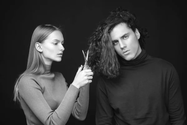 Concept Salon Coiffure Coiffeuse Couper Les Longs Cheveux Secs Blanchis — Photo