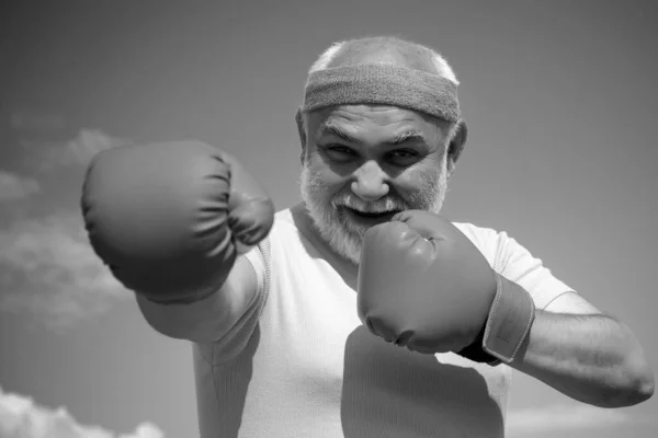 Senior Cool Man Fighting Funny Bearded Man Standing Boxing Pose — 스톡 사진