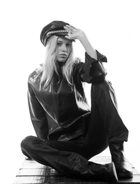 Woman Leather Jacket Hat Fashion Shot Vogue Model Posing Studio — Stock Photo, Image