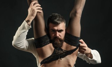 aşık seksi çift. Genç aşıklar. Seksi çift. hakim ilişki. Aile. erotik oyunlar ve masaj rahatlayın. Aşk ve romantizm. Seks oyunları. Tutkuyla dolu. Sakallı adam vücut için bir tutku.