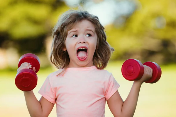 Kind Mit Hanteln Park Kindersport Aktiver Junge Gesundes Lebensstil Konzept — Stockfoto