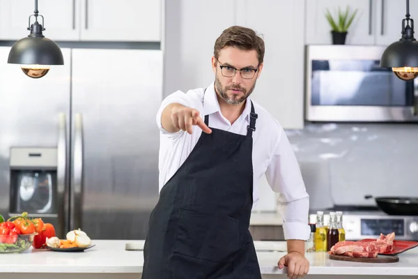 Porträt Des Küchenchefs Mit Kochmütze Der Küche Mann Mit Kochschürze — Stockfoto