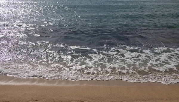 Onda Blu Oceano Sulla Spiaggia Sabbiosa Spiaggia Tramonto Ora Legale — Foto Stock
