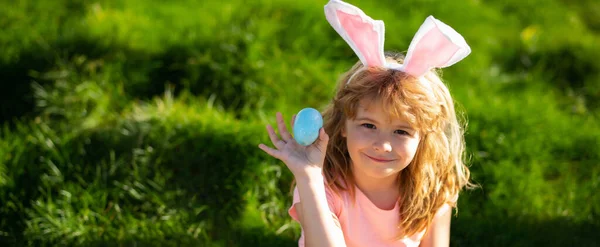 Caza Huevos Pascua Feliz Pascua Niños Orejas Conejo Con Huevo —  Fotos de Stock