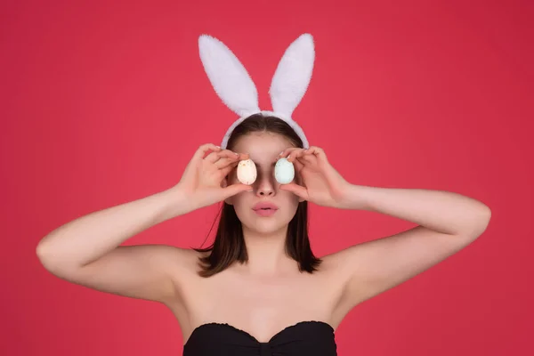 Beautiful Young Woman Bunny Ears Easter Eggs Studio Background Festive — Fotografia de Stock