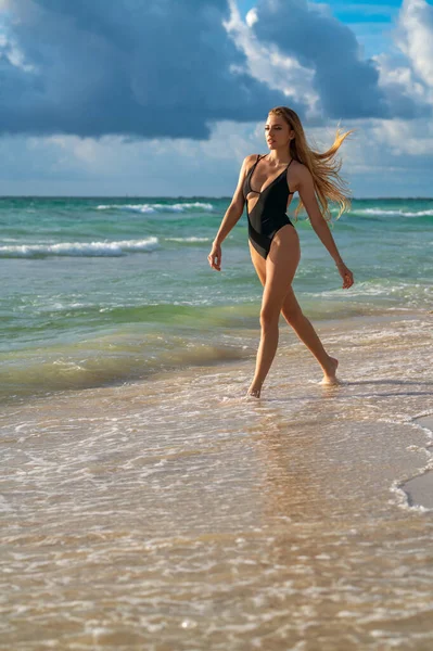 Tanned Woman Sexy Form Perfect Body Shape Woman Body Bikini — Stock Photo, Image