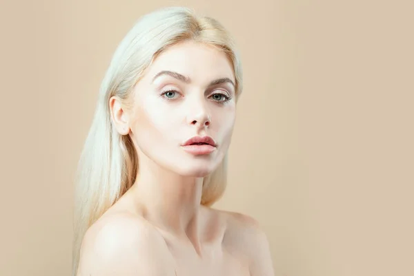 Hudvård Skönhetskvinna Naturligt Porträtt Ingen Makeup — Stockfoto