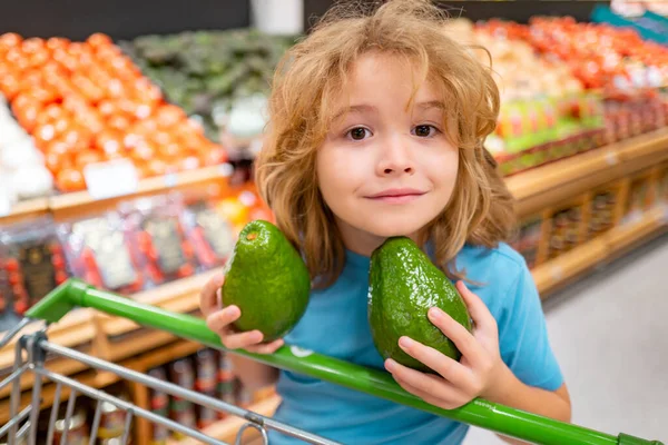 Retrato Niño Con Cesta Compra Alimentos Tienda Comestibles Cara Niños —  Fotos de Stock