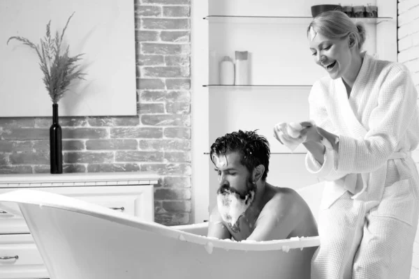 Tratamientos Matinales Pareja Romántica Disfrutando Tiempo Relajante Cuidado Piel Baño —  Fotos de Stock