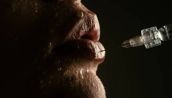 Hyaluronik Asit Enjeksiyonu Dudak Büyütme Prosedürü Kadın Ağzı Şırıngası Kozmetoloji — Stok fotoğraf