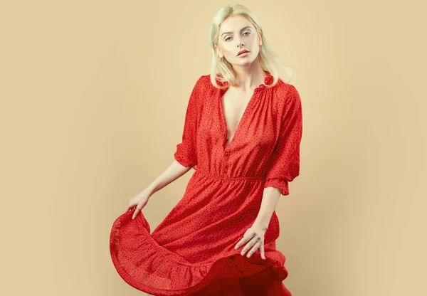 Bailarina Vestida Rojo Elegancia Chica Moda —  Fotos de Stock