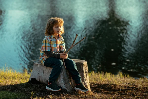 Yalnız Çocuk Yalnızlık Yalnız Çocuk Çocukların Bunalımı Zihinsel Sorunları Çocuk — Stok fotoğraf