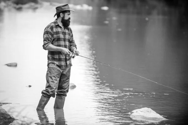 Flugfiske Hobby Man Rutig Skjorta Sportfiske Fisher Har Långt Spö — Stockfoto