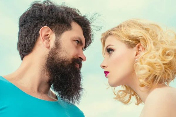 Porträt Eines Romantischen Paares Junge Verliebte Paare Umarmen Sich Kopf — Stockfoto