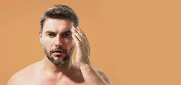 Kosmetyki Pielęgnacja Ciała Zabiegi Spa Portret Czarującego Mężczyzny Bez Koszuli — Zdjęcie stockowe