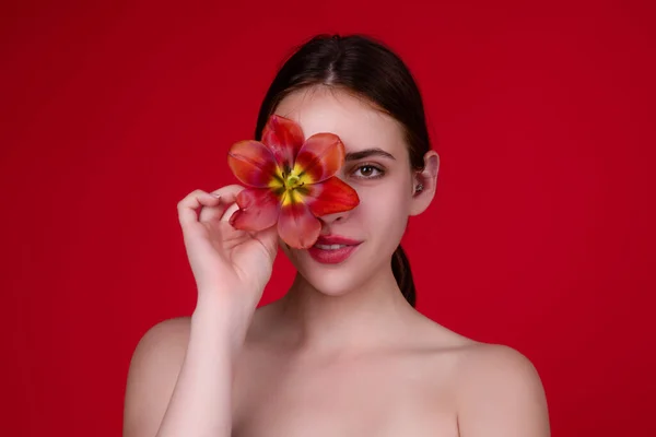 Chica Belleza Con Tulipán Cerca Cara Hermosa Mujer Sensual Mantenga — Foto de Stock
