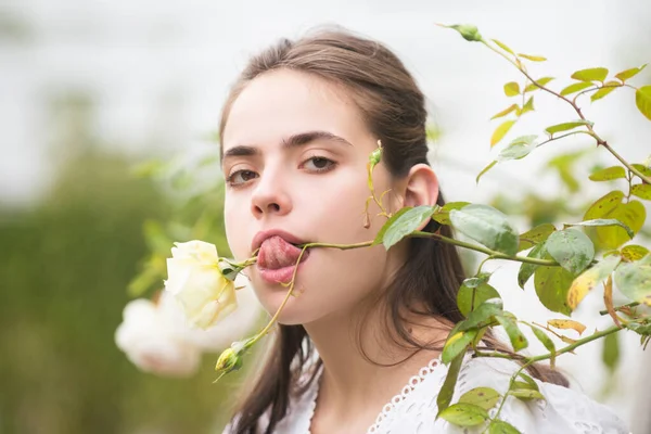 Spring Girl Young Woman Enjoying Blooming Spring Garden Concept Youth — ストック写真