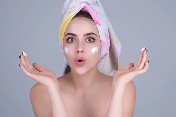 Skin Care Beauty Portrait Beautiful Woman Applying Face Cream Isolated — Stockfoto