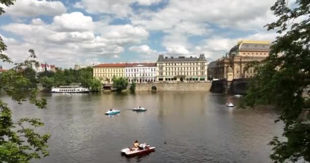 布拉格的风景空中景观 布拉格建筑和Vltava河上的桥梁 捷克共和国 布拉格 从布拉格市中心上方俯瞰全景 城市景观 — 图库视频影像