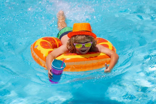 Roztomilý Dětský Obličej Děti Plavou Bazénu Koncept Letních Prázdnin Letní — Stock fotografie