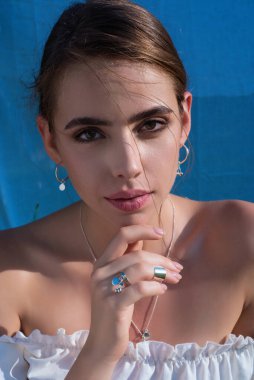 Nature close up portrait of young sensual woman outdoor. American woman portrait outdoors. Beautiful natural woman in nature. Sexy country woman with posing on summer field. Beauty and fashion