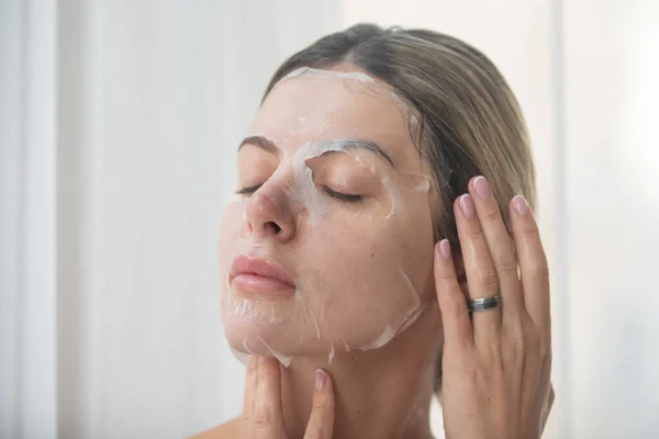 Tratamento Facial Mulher Bonita Com Pele Limpa Fresca Feche Rosto — Fotografia de Stock