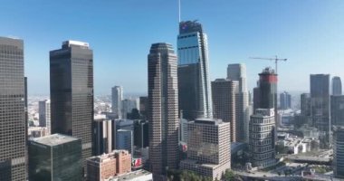 Los Angeles şehir merkezindeki hava manzarası. Amerika 'da şehir, Amerika' da seyahat. 4k İHA