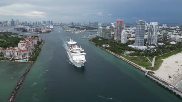 Miami Sahilindeki Hava Manzarası Cennet South Pointe Parkı Pier Güney — Stok video