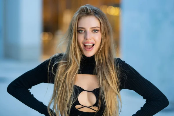 Mode Frauenporträt Glücklich Lächelnde Frau Positive Emotionen Schöne Junge Mädchen — Stockfoto
