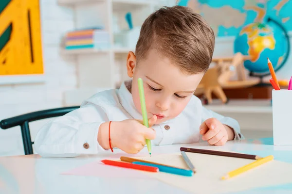 Zurück Zur Schule Schüler Zeichnen Schreibtisch Kind Klassenzimmer Kind Aus — Stockfoto