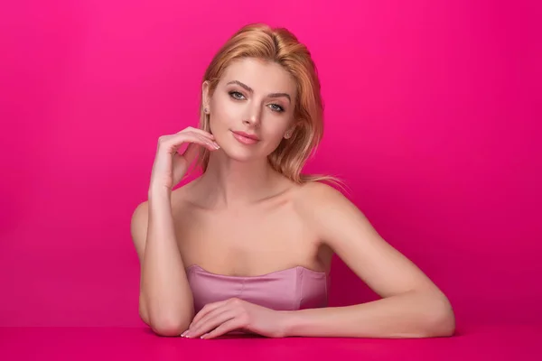 Piękny Portret Młodej Blondynki Seksowna Modelka Pozująca Studio Portret Pięknej — Zdjęcie stockowe