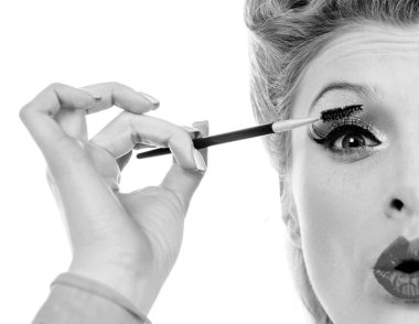 Mükemmel kaşlar. Kaş düzeltmesi. Şekil ver. Mükemmel doğal kaşlar ve kirpikler.