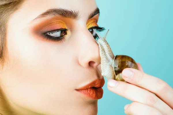 Cosmetology Beauty Procedure Skin Care Massage Snail Skincare Repairing Healing — Stock Photo, Image