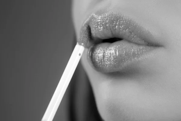 Nude Lips Closeup Makeup Beauty Lips Lipstick Closeup Applying Make — Stock Photo, Image