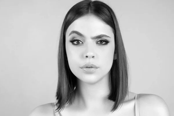 Sensuell Sminkkvinna Vacker Makeup Med Mörka Sotade Ögon Närbild Sexig — Stockfoto