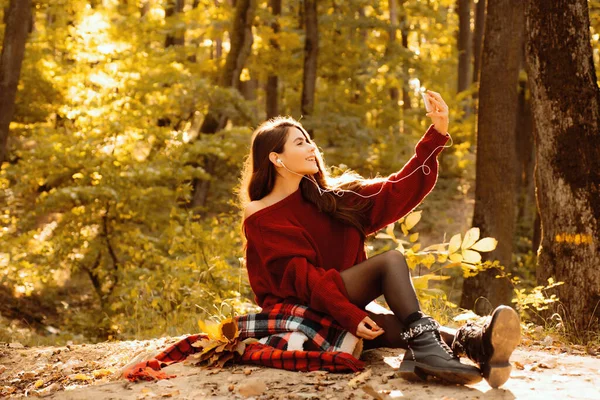 Romantis Autumn Woman Model Waktu Musim Gugur Gratis Hutan Musim — Stok Foto